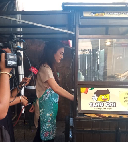 VIRAL ! Tukang Tahu Cantik - TAHU GO VIRAL ! Tukang Tahu Cantik - TAHU GO