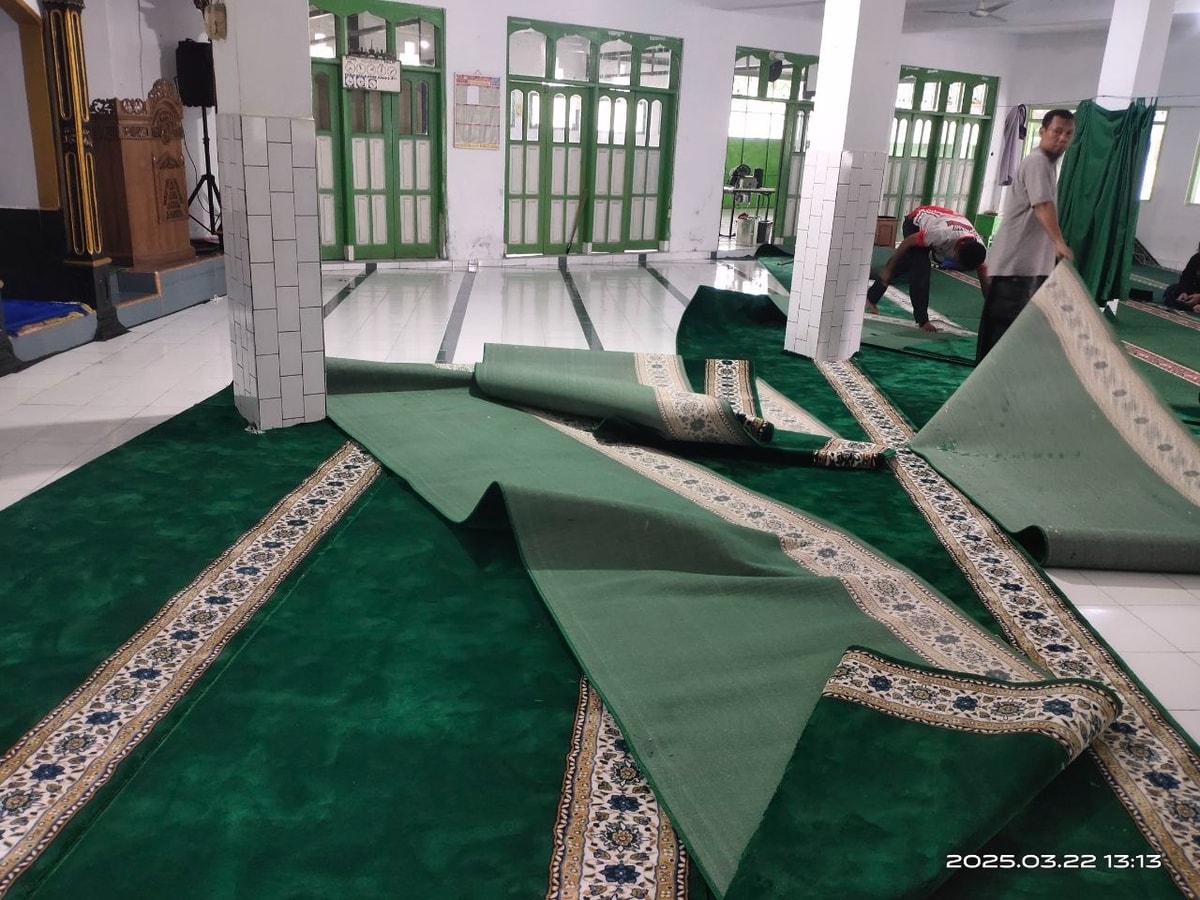 Cara Merawat Karpet Masjid Agar Tetap Harum dan Bersih | Turkistan Carpets Cara Merawat Karpet Masjid Agar Tetap Harum dan Bersih | Turkistan Carpets