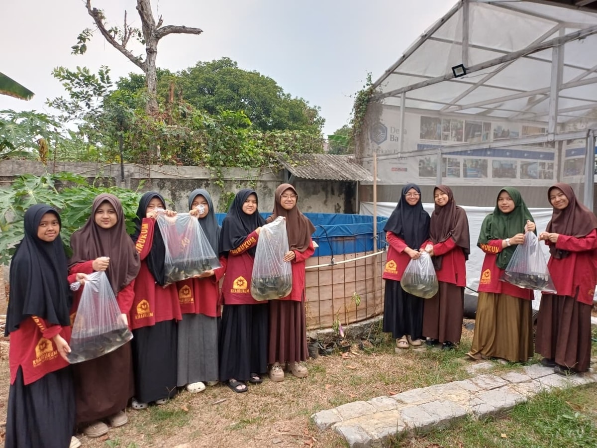 Bibit Ikan Nila, Ikhtiar Zakat Baik Menumbuhkan Kemandirian Santriwati Khairukum Bibit Ikan Nila, Ikhtiar Zakat Baik Menumbuhkan Kemandirian Santriwati Khairukum