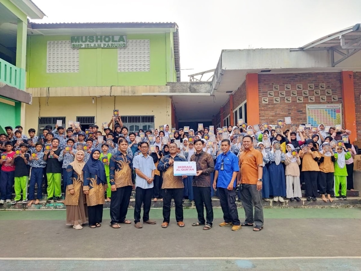 600 Al-Qur’an dan Iqro Hadir di Sekolah Islam Parung, Zakat Baik dan BSI Dorong Generasi Muda Dekat dengan Al-Qur’an 600 Al-Qur’an dan Iqro Hadir di Sekolah Islam Parung, Zakat Baik dan BSI Dorong Generasi Muda Dekat dengan Al-Qur’an