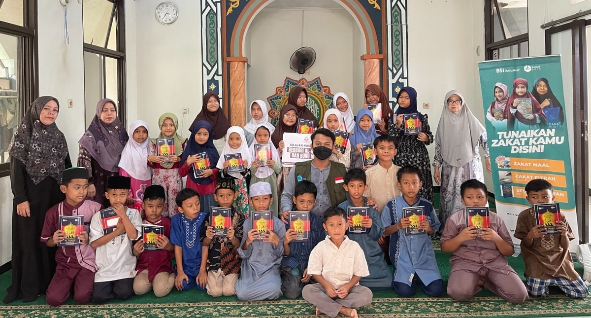 Maraton Kebaikan Hari Ketiga, Zakat Baik Salurkan Al-Qur’an dan Iqro’ untuk Tiga TPQ di Depok dan Bogor Maraton Kebaikan Hari Ketiga, Zakat Baik Salurkan Al-Qur’an dan Iqro’ untuk Tiga TPQ di Depok dan Bogor