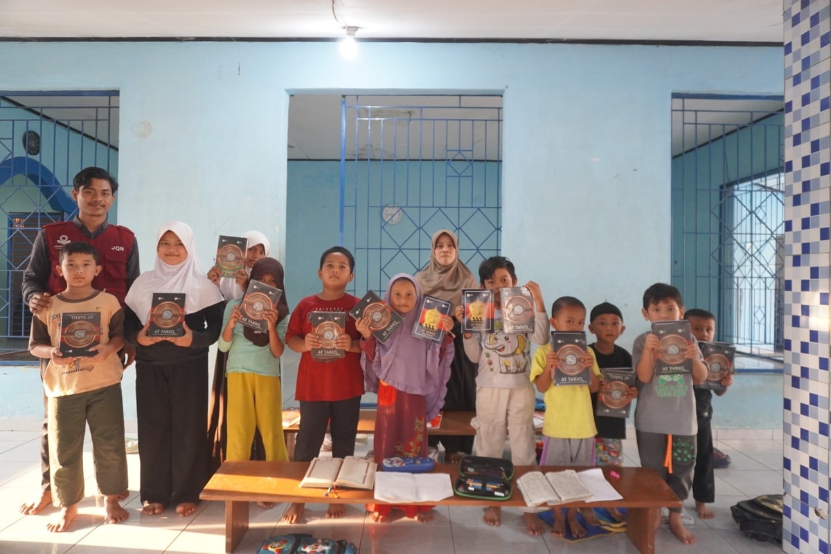 Menembus Gang Sempit, Menyalurkan Cahaya Al-Qur'an untuk Santri TPQ Nurul Hilmiyah Menembus Gang Sempit, Menyalurkan Cahaya Al-Qur'an untuk Santri TPQ Nurul Hilmiyah