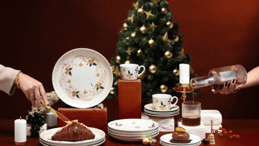 rekomendasi hampers natal yang identik edngan pohon cemara