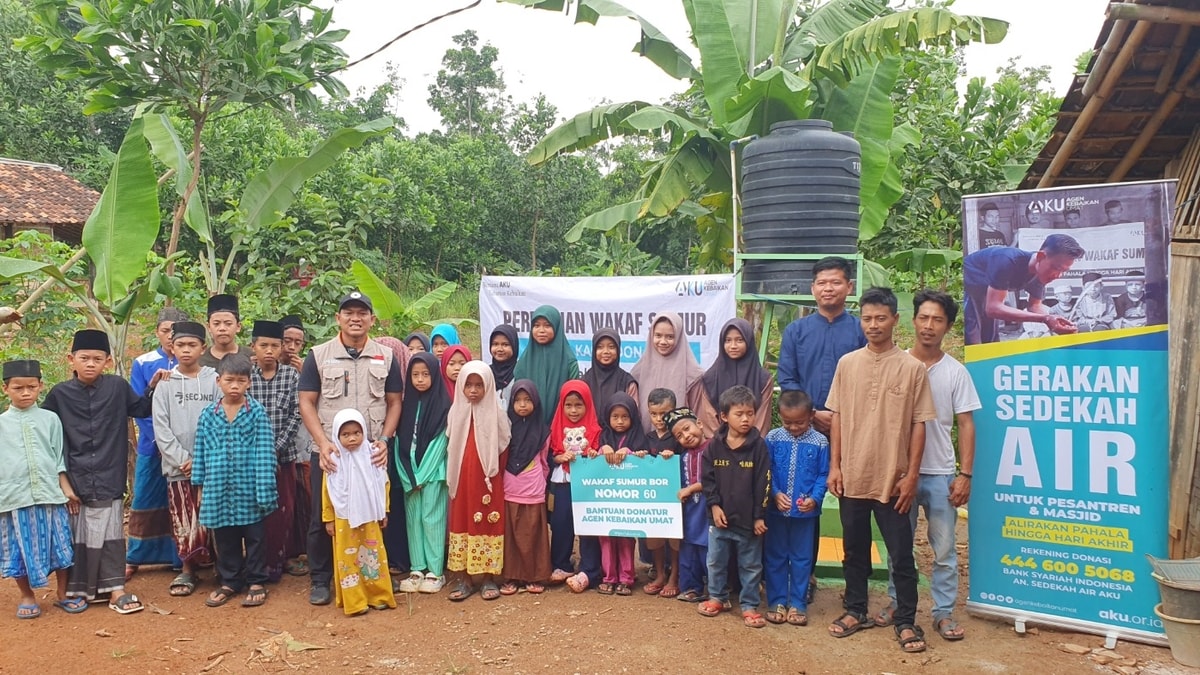 RATUSAN WARGA KAMPUNG MUALLAF BADUY BERGEMBIRA DI BUATKAN 2 UNIT SUMUR AIR BERSIH