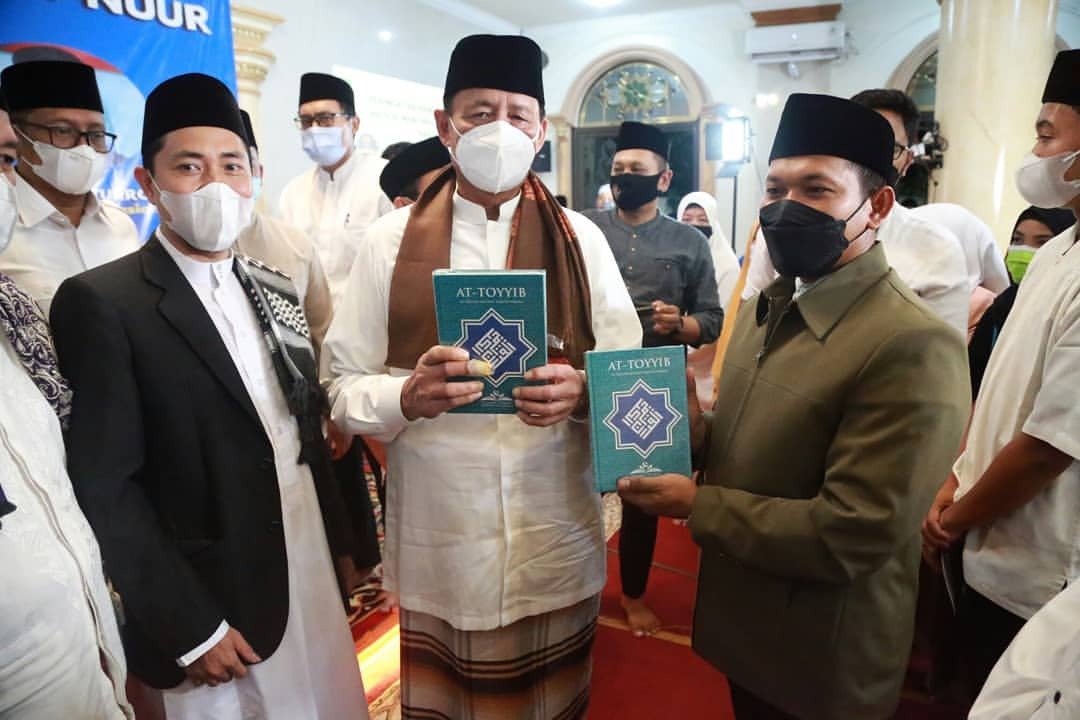 Wujudkan Banten yang Religius, Bersama Gubernur Banten Agen Kebaikan Umat Bagikan 5000 Al Quran dan Ribuan buku Iqro
