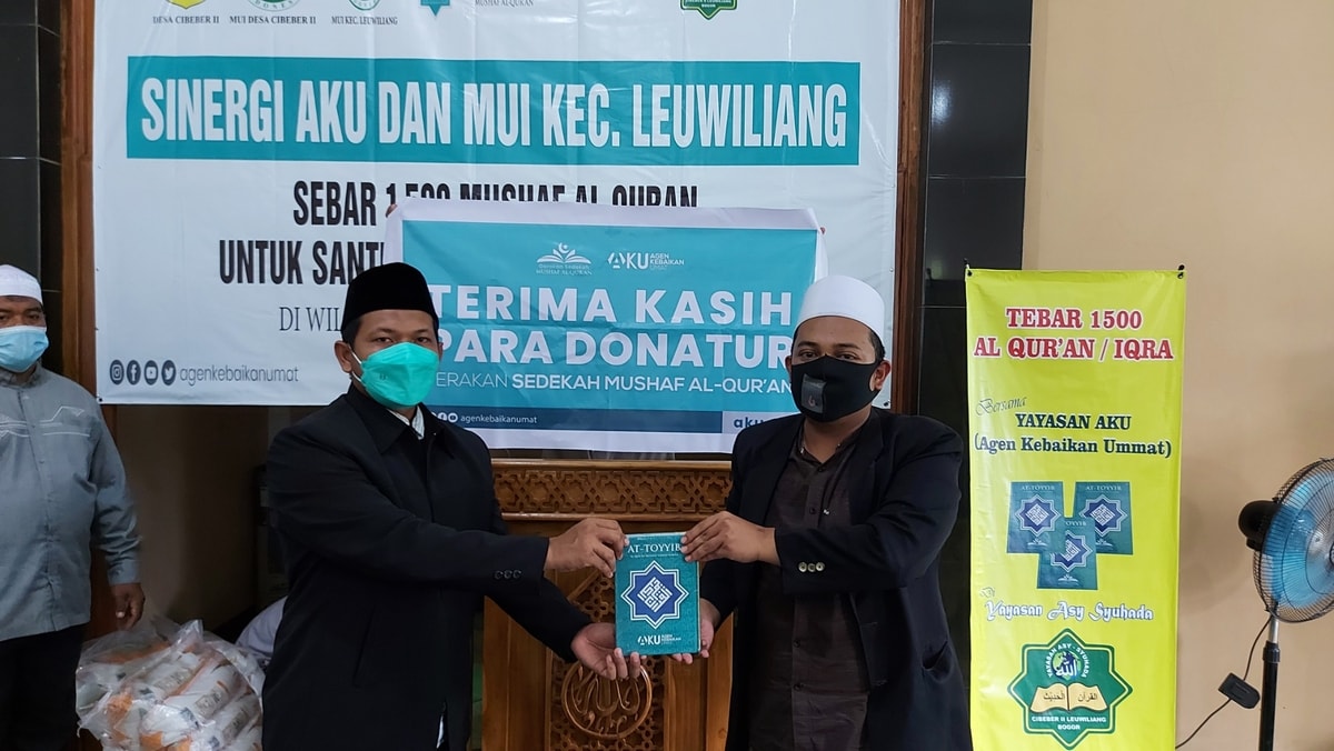 Serah terima mushaf al quran bersama MUI Kec. Leuwiliang