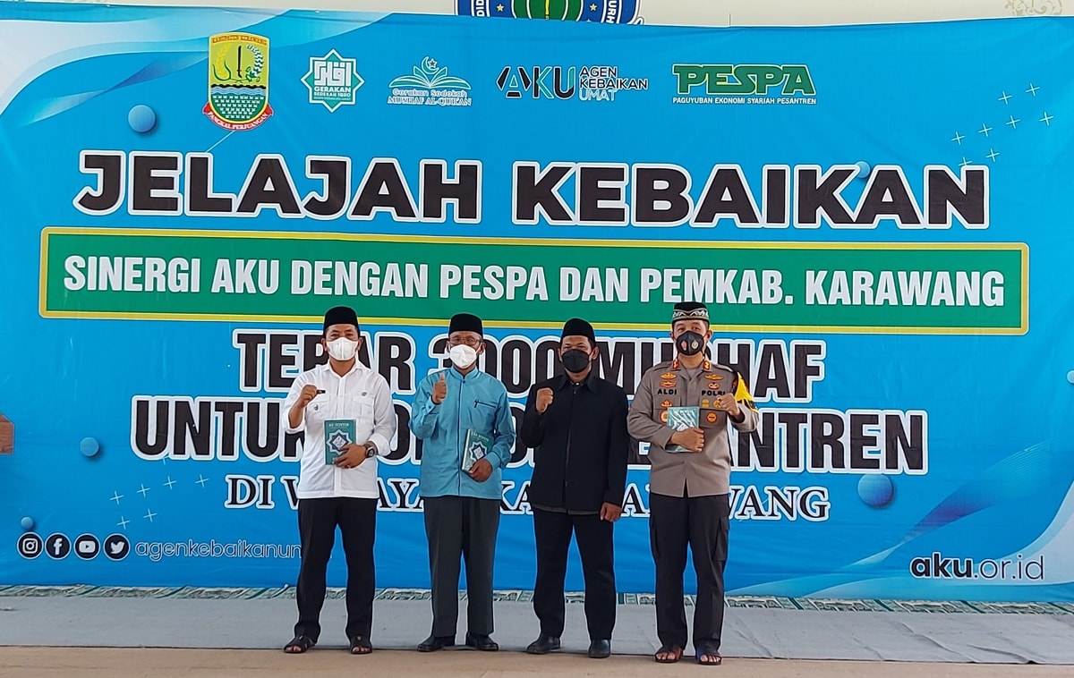 Bersama Wakil Bupati Karawang AKU Membagikan 3000 mushaf Al-Qur'an untuk para santri di kabupaten Karawang