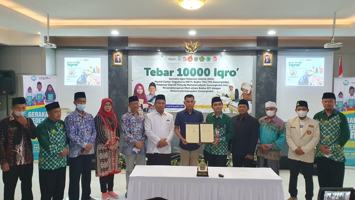 Bersama Bupati Gunung Kidul, AKU bagikan 10.000 buku Iqro untuk siswa Taman Pendidikan Al Quran (TPA) se-Gunung Kidul