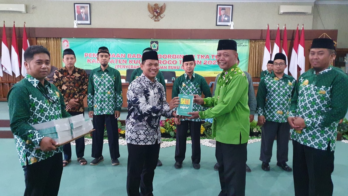 FOTO SERAH TERIMA BUKU IQRO PEMKAB KULONPROGO