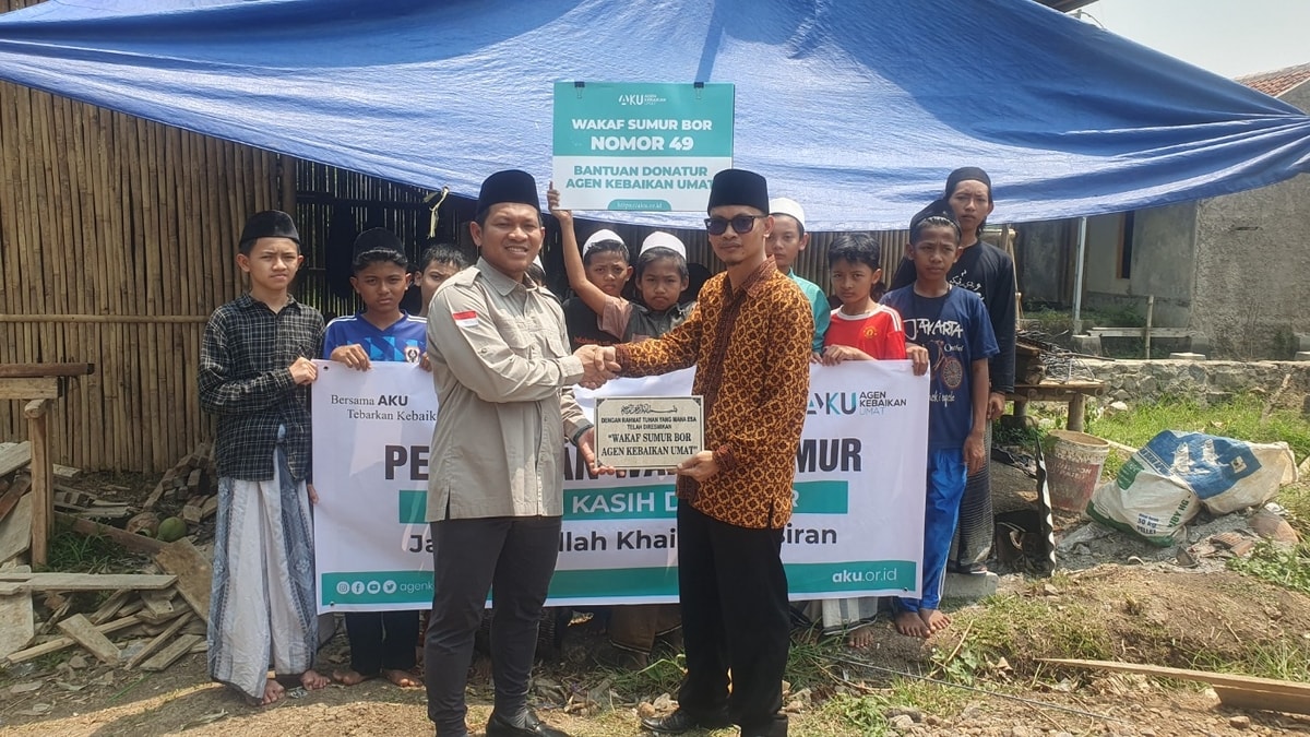 peresmian sumur air bersih kepada Ponpes Jamharul Qowwi Nurul Hadad