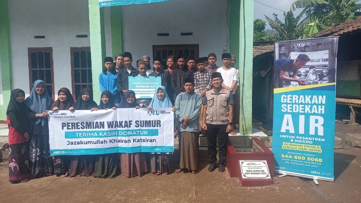 Penyaluran wakaf Sumur Air Bersih di Ponpes Miftahul Huda As Syamhudiyyah di Kampung Turus Gembrong, Desa Cikoneng, Kec. Mandalawangi