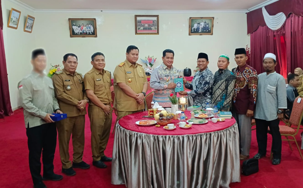 Bupati Banyuasin, Dukung Gerakan AKU Tebar 1500 Quran, 3500 Iqro dan Sumur Air Bersih di Sumatera Selatan