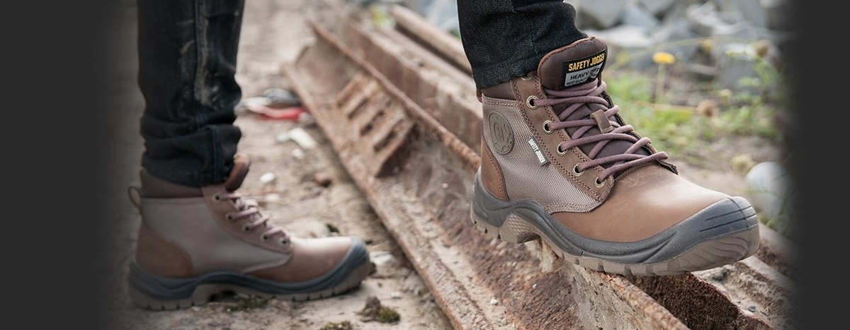 Resiko Yang Terjadi Tanpa Menggunakan Sepatu Safety di Lokasi Kerja
