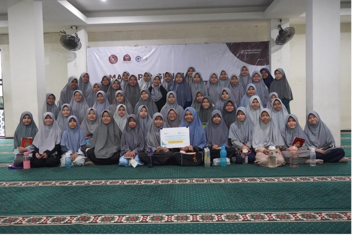 ZAKAT BAIK SALURKAN BANTUAN BEASISWA PENDIDIKAN SANTRI YATIM DHUAFA KHAIRUKUM