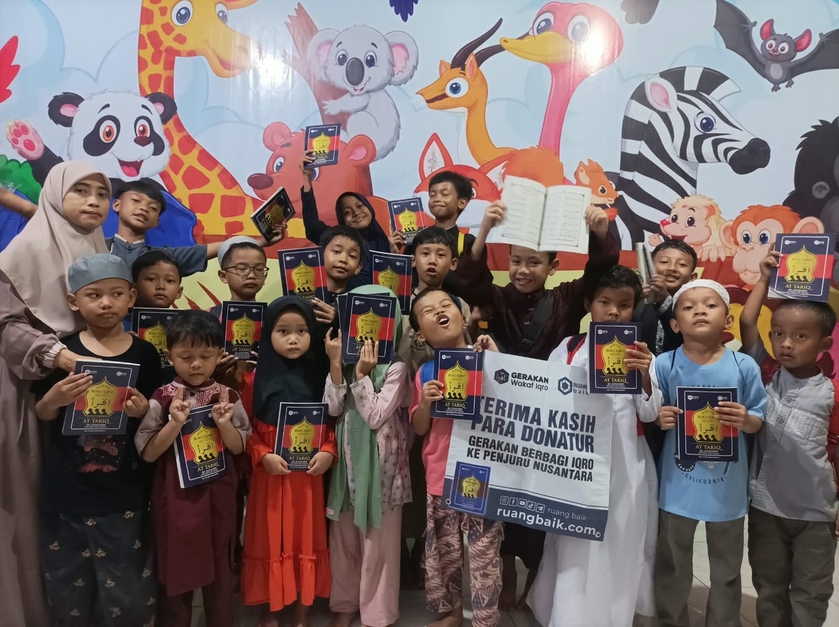 Tumbuhkan Cinta Al-Qur’an Sejak Dini, Zakat Baik Salurkan Buku Iqro’ untuk Dua TPQ di Bojongsari