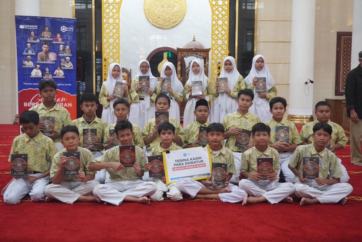 ZAKAT BAIK SALURKAN 300 MUSHAF AL-QUR’AN UNTUK DUKUNG PENDIDIKAN AL-QUR’AN DI YP-DIA AL IHSAN, PONDOK GEDE