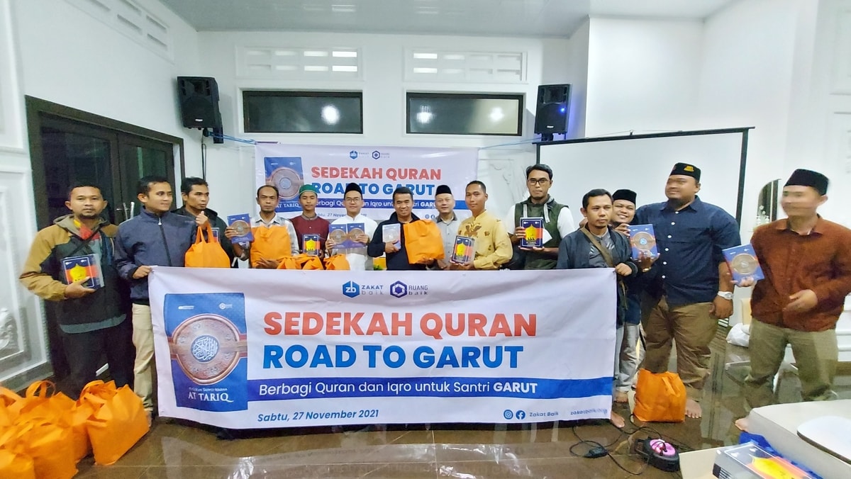 Road To Garut; Sebar 1000 Mushaf Al Quran dan 4.000 Buku Iqro