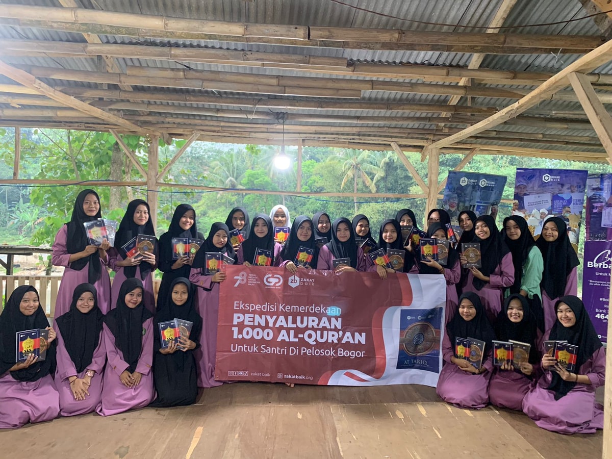 1.000 Al Quran dan 1.000 senyuman santri kobong pelosok Bogor Jawa Barat