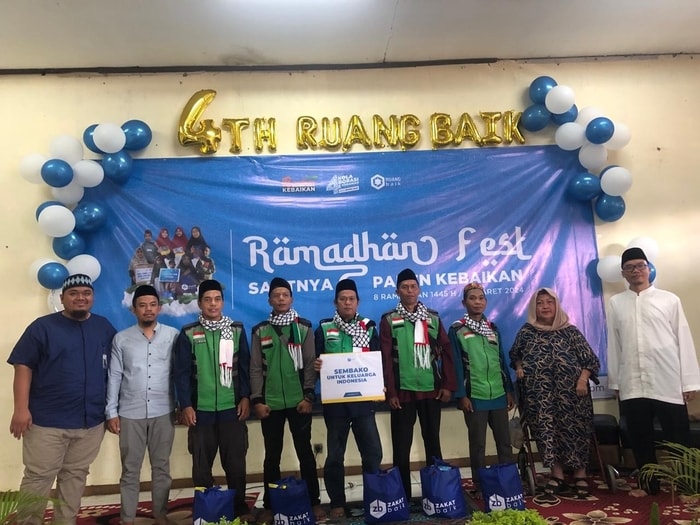 Senyum Bahagia Pejuang Keluarga  Mendapat Sembako dari Zakat Baik Di Bulan Ramadhan