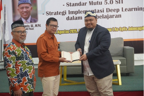 3.000 Mushaf Al-Qur’an dan 3.600 Buku Iqra Disalurkan, Hadirkan Senyum Santri di Subang, Majalengka, dan Sumedang
