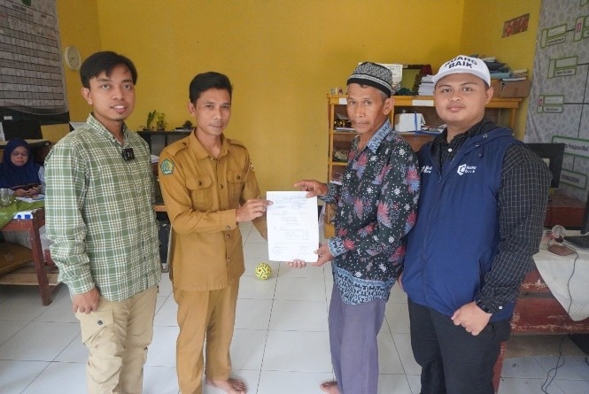 Zakat Baik Bantu Lunasi Biaya Pendidikan Siti Sa’adah, Keluarga Guru Ngaji Pra-Sejahtera Di Bandung Barat