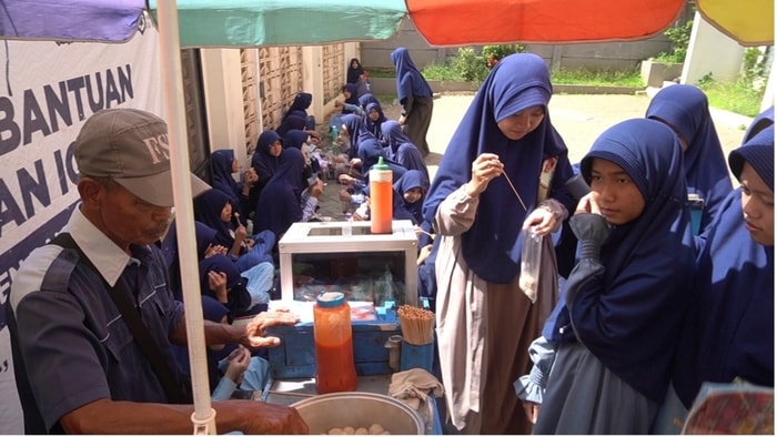 SUPORT UMKM, ZAKAT BAIK BORONG PEDAGANG BAKSO CILOK