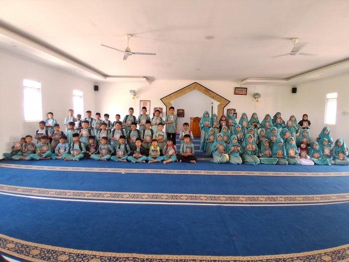 100 Mushaf Al-Qur’an Menyapa Markaz Al-Ittihad Bandung, Menyalakan Semangat Generasi Qur’ani di Bojongkunci