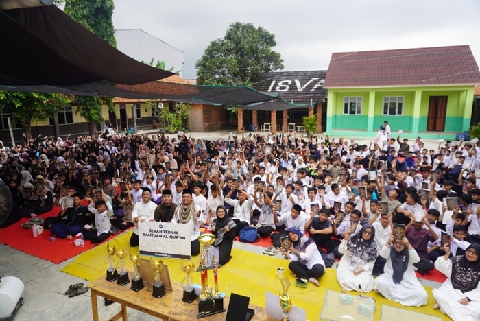 ZAKAT BAIK GOES TO SCHOOL: 260 AL-QUR’AN DAN 150 IQRO HADIR UNTUK SISWA SMPI PARUNG JELANG RAMADHAN 1447 H