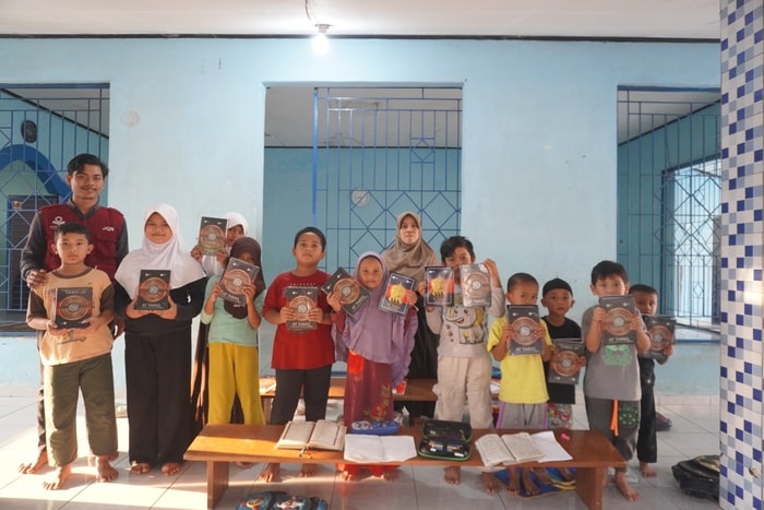 Menembus Gang Sempit, Menyalurkan Cahaya Al-Qur'an untuk Santri TPQ Nurul Hilmiyah