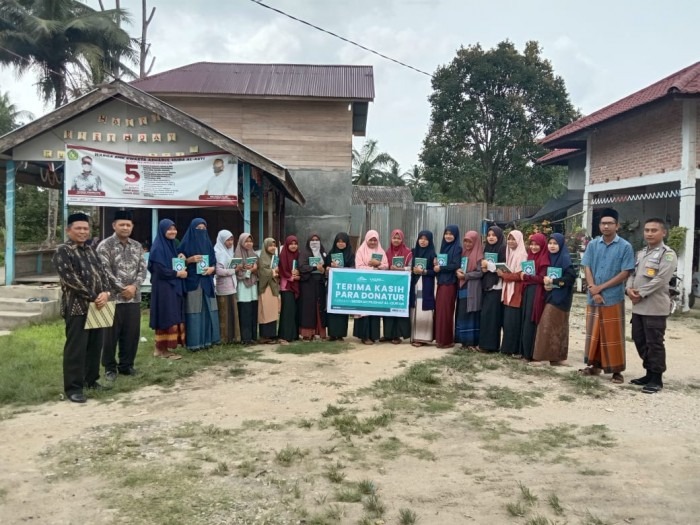 Kemenag Aceh Timur Salurkan Alquran dan Iqra untuk Sejumlah Pondok Pesantren