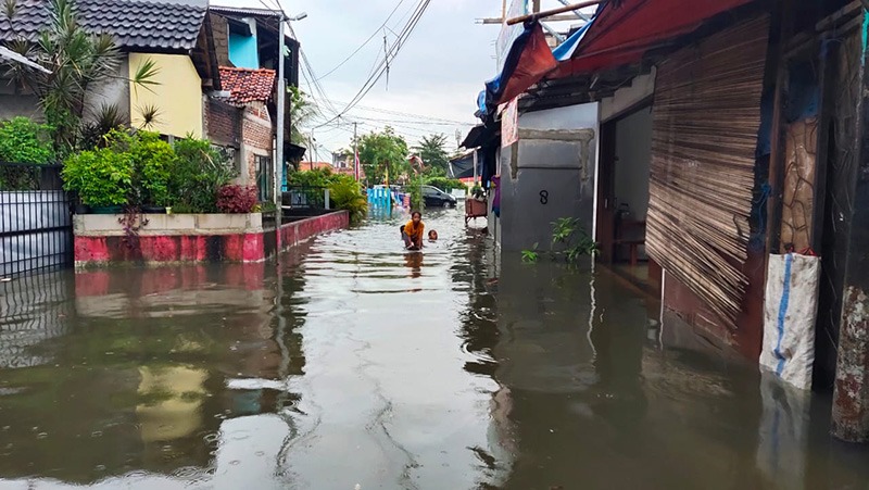 Terus Bergerak! Agen Kebaikan Umat Membantu Korban Banjir di Jakarta dan Sekitarnya