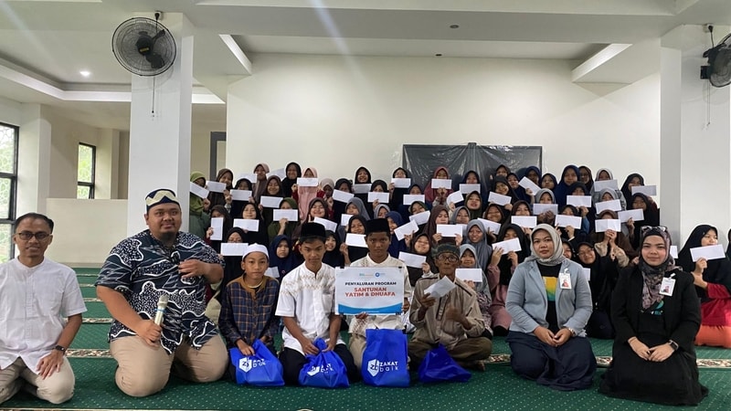 Menutup Tahun dengan Kepedulian: Zakat Baik dan BSI Maslahat Santuni 50 Yatim dan Dhuafa